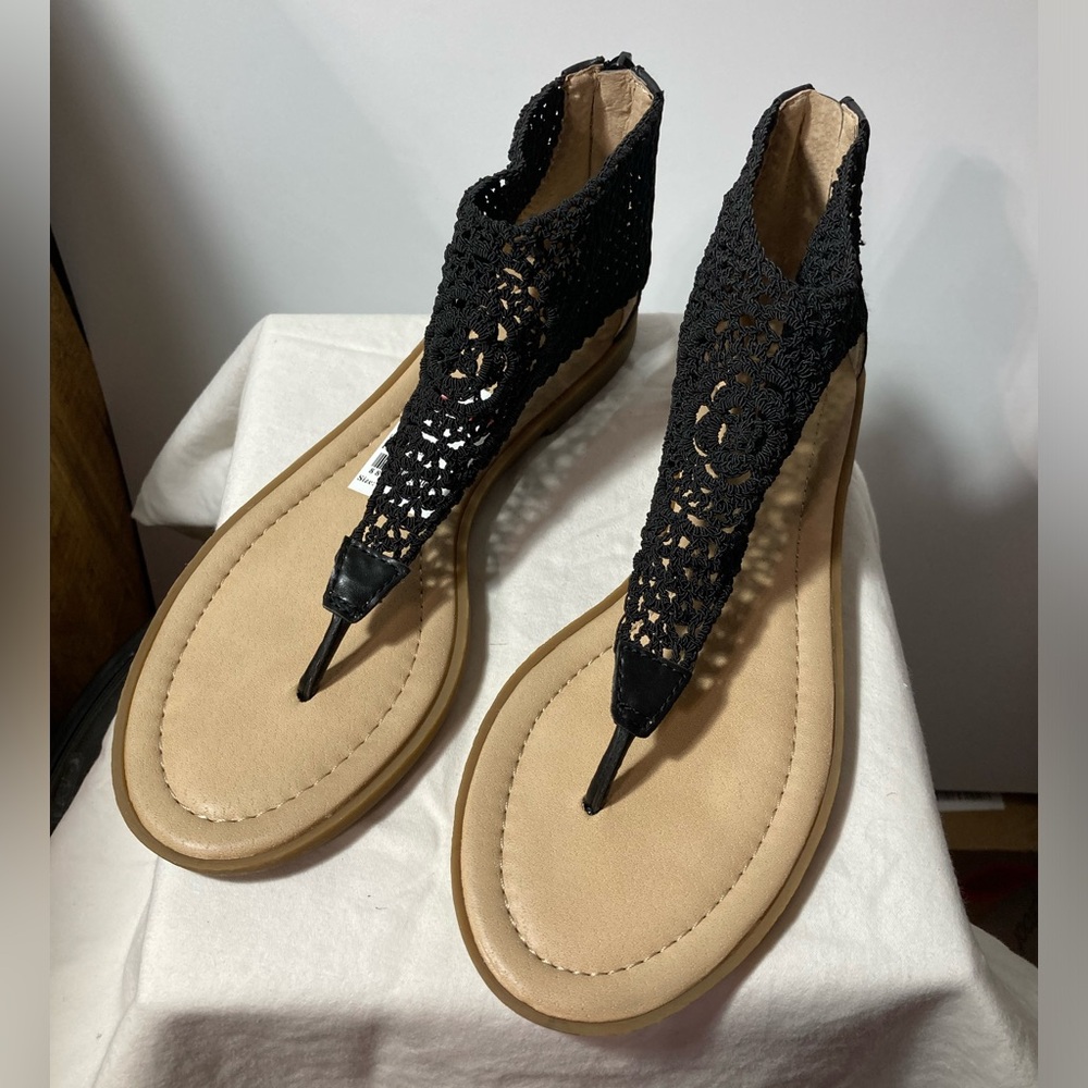 Lucky Brand Cropley styled women's sandals, Tan with black straps size 7 1/2